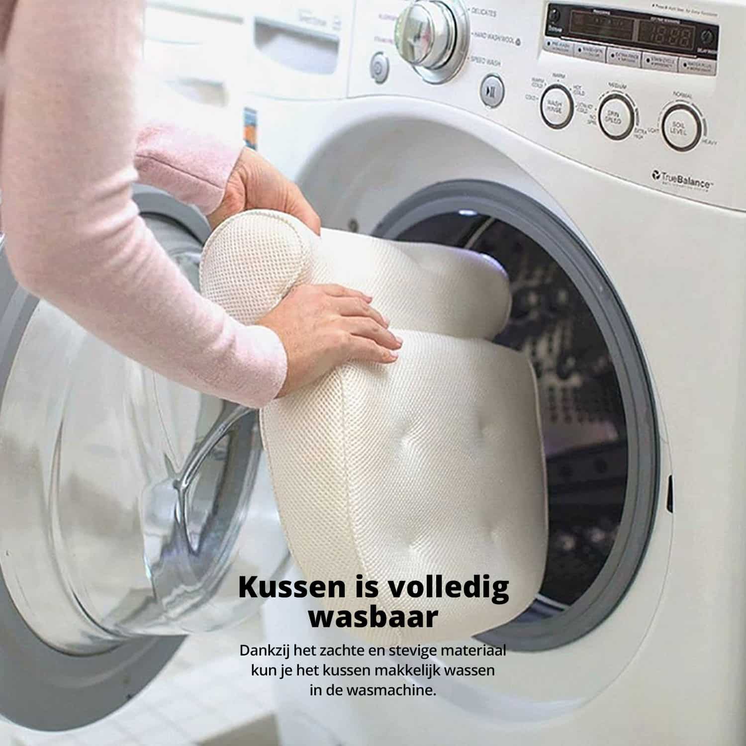 Het Bath Bucket Kussen maakt je badsessie nog relaxter